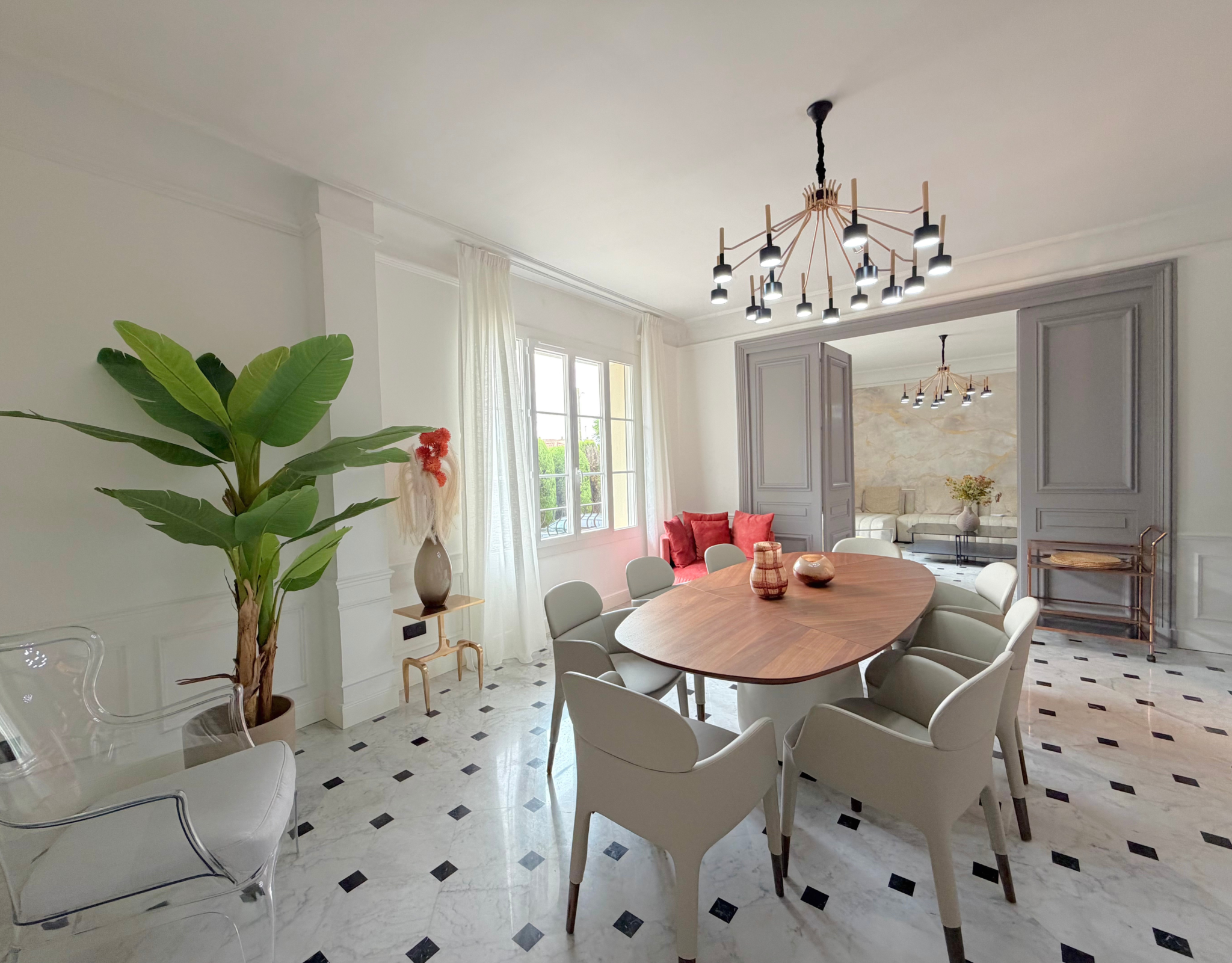 CANNES   APPARTEMENT BOURGEOIS de 158 m2 À 150 M DES PLAGES