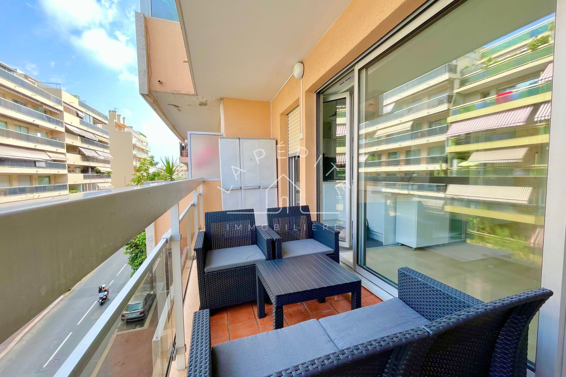 Antibes Centre   Studio avec terrasse à deux pas de la place