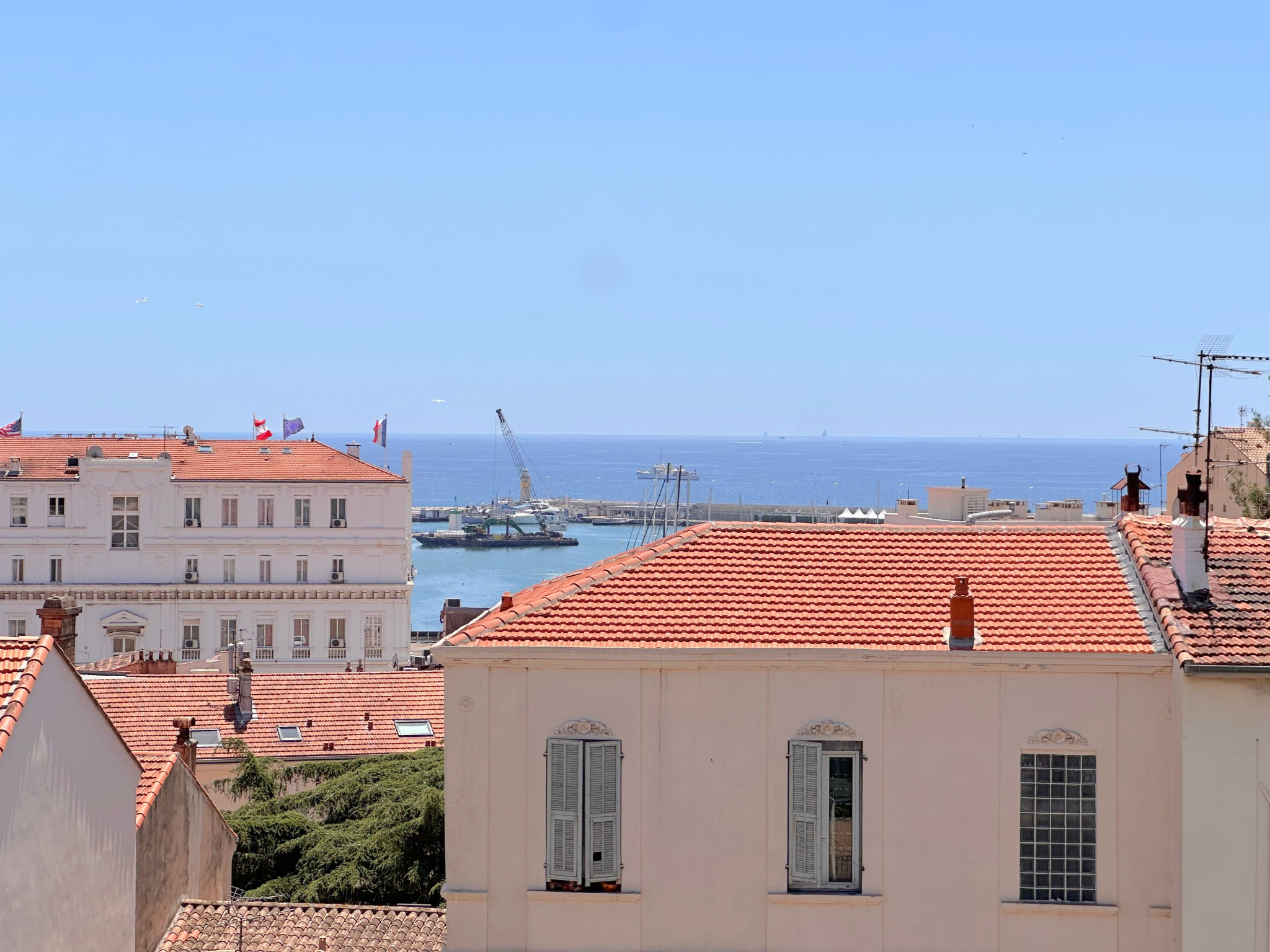 Cannes Forville   Vue mer, terrasse, parking et fort potenti